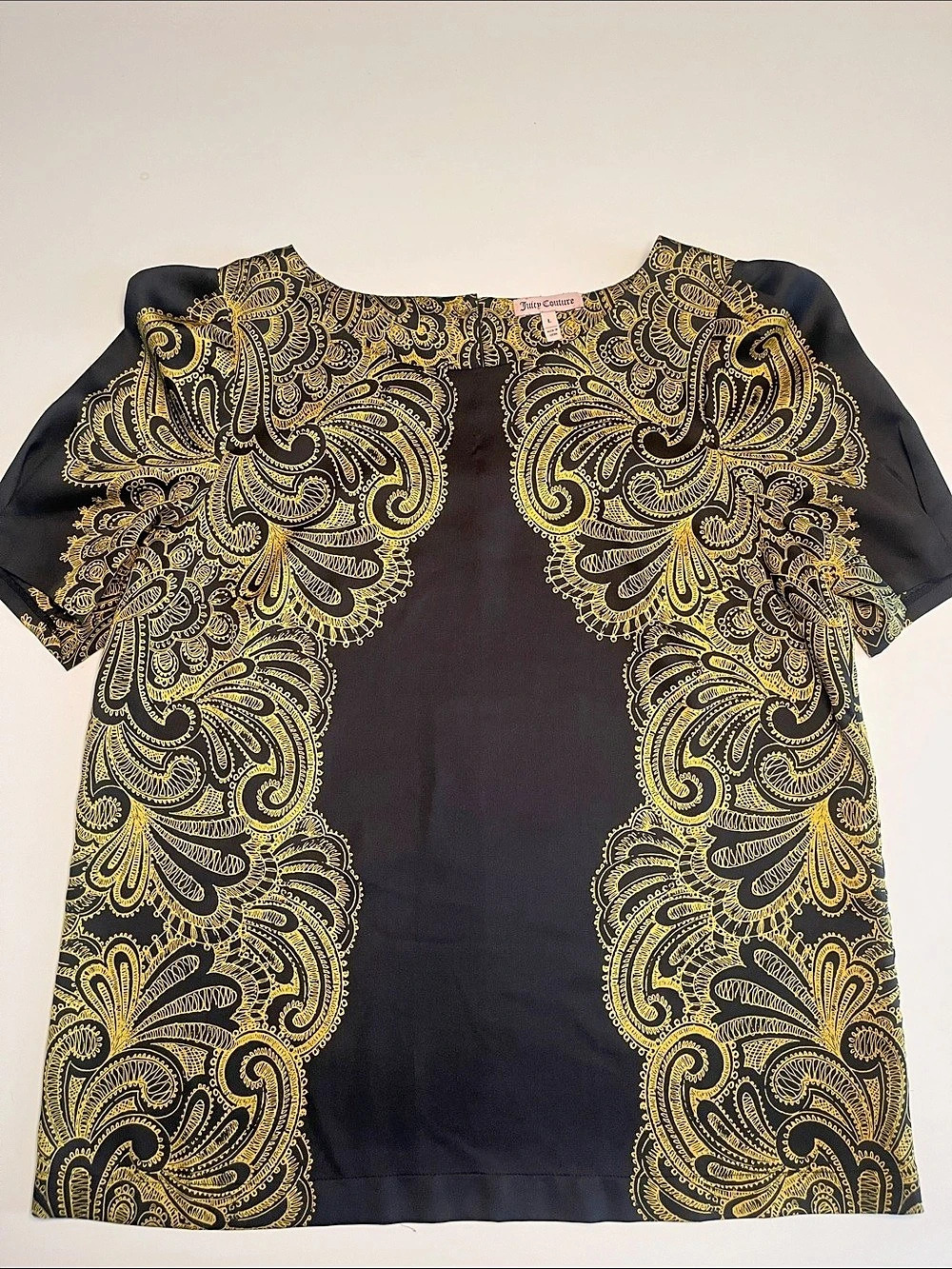 Juicy Couture Paisley Short Sleeve Top in Black & Gold Size Large